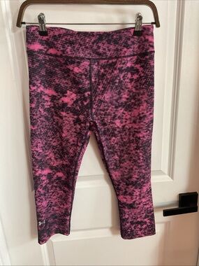 Under Armour - Pink and Black Marbled Active Capri Leggings - Ladies Size Medium
